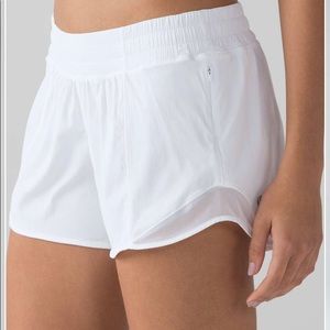 Lululemon Hotty Hot Short II (Long 4") White / Barely Beige sz 8